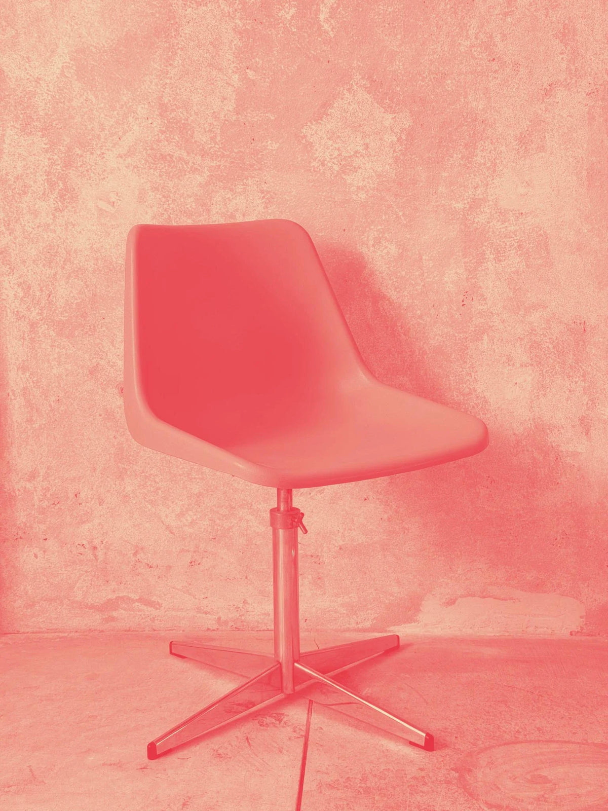 Sedia girevole plastica arancione di Robin Day per Tecno – schienale visto da dietro