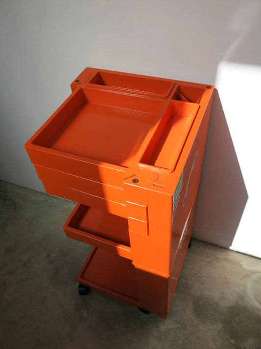 Carrello in plastica arancione Bieffe – visto frontalmente dall'alto