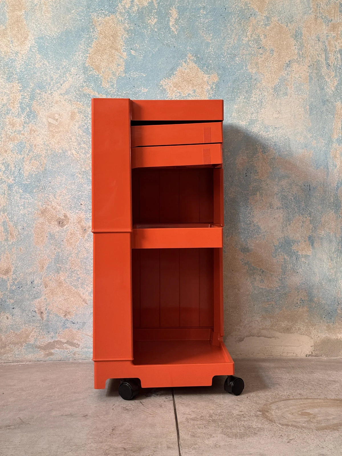 Carrello in plastica arancione Bieffe – visto frontalmente