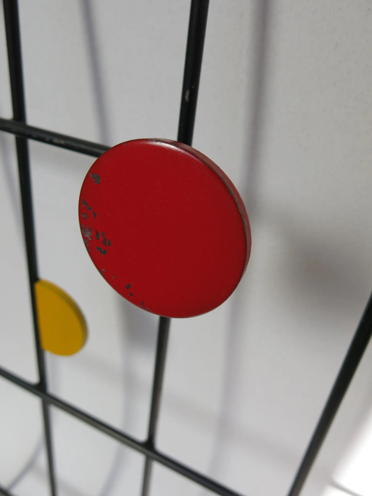Attaccapanni in metallo a forma di pentagramma musicale – difetto graffi su colore rosso
