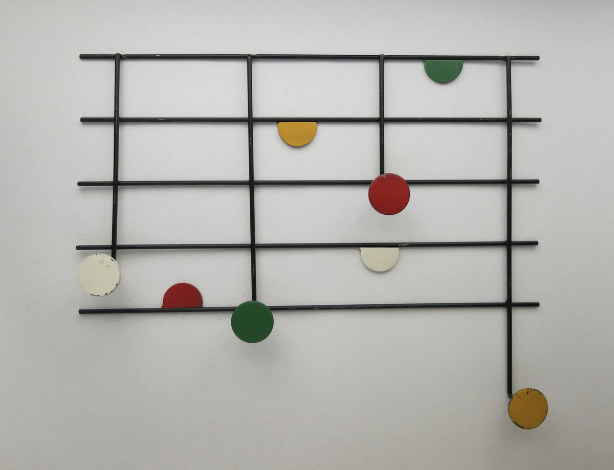 Attaccapanni in metallo a forma di pentagramma musicale – visto frontalmente in orizzontale