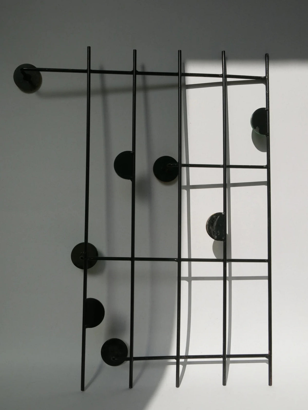 Attaccapanni in metallo a forma di pentagramma musicale – parte posteriore in metallo nero