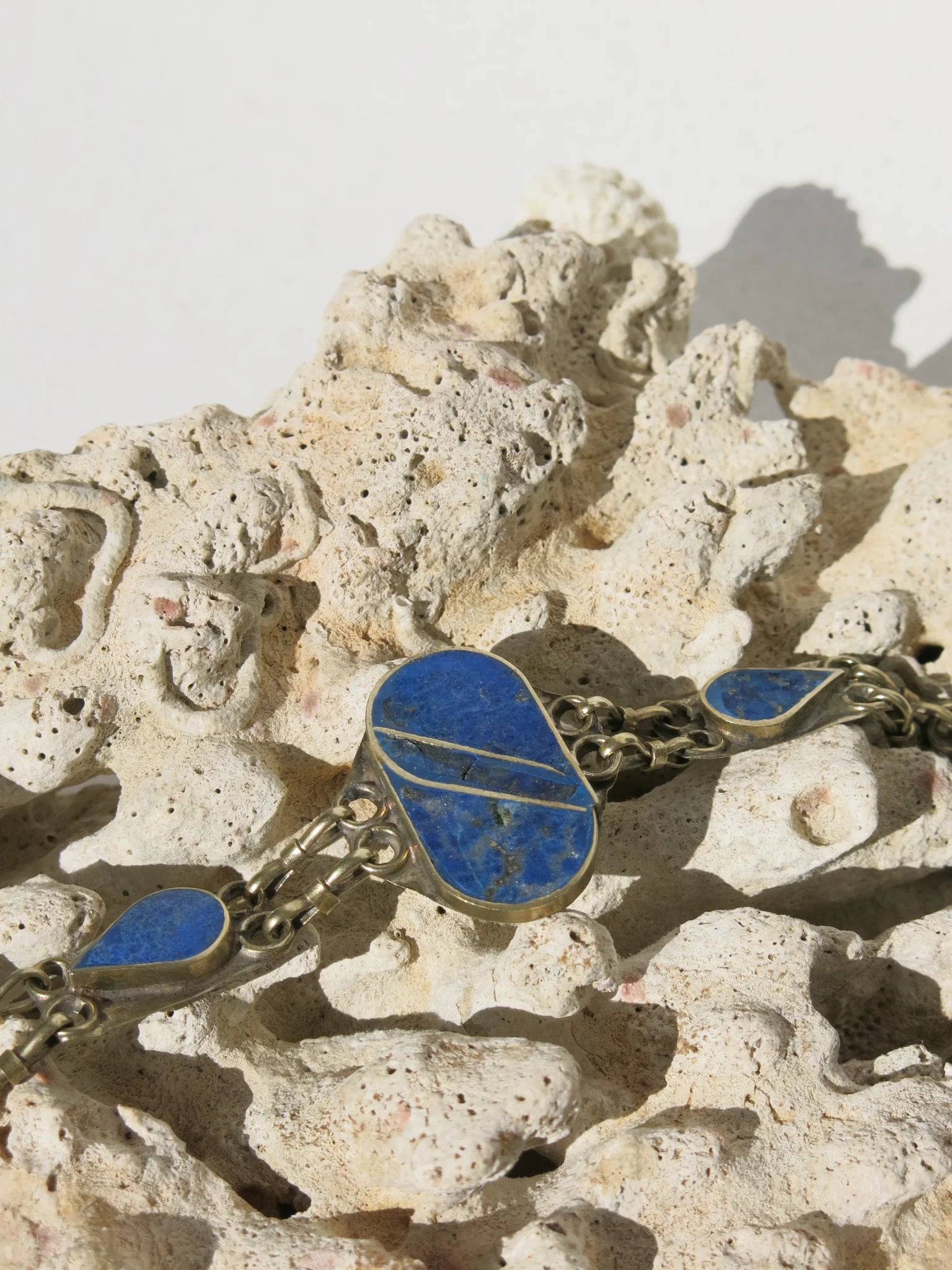 Bracciale indiano vintage con lapislazzuli –dettaglio pietra centrale ovale