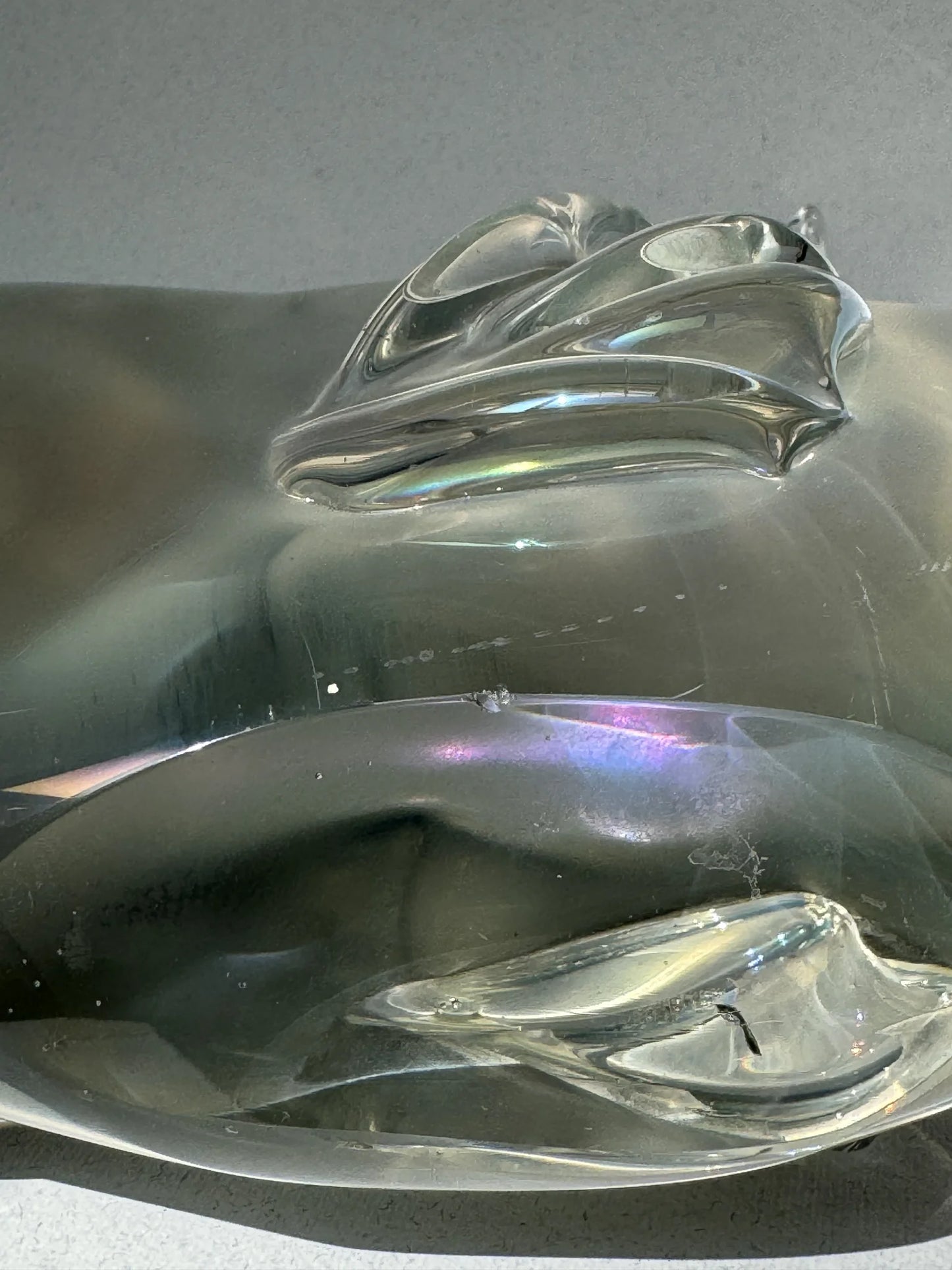 Grande pesce in vetro di Murano perlescente – difetto alla base di appoggio