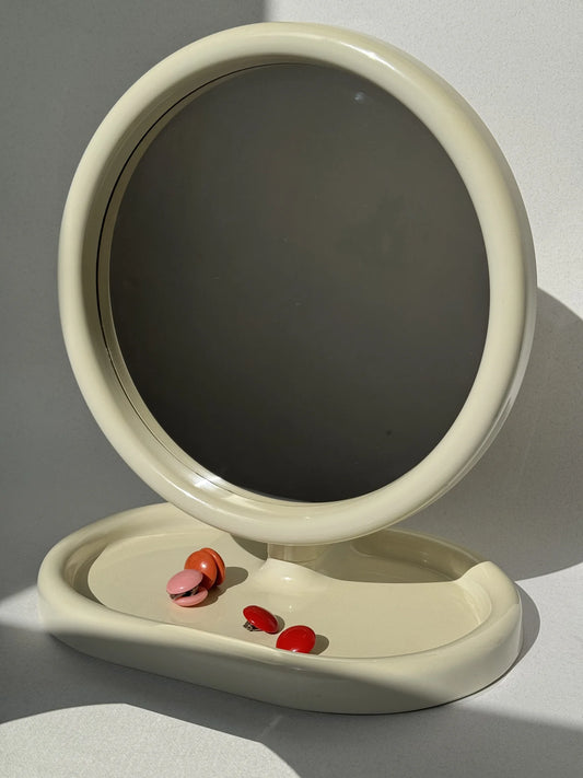 Specchio da tavolo in plastica panna di Gedy – visto interamente dal davanti