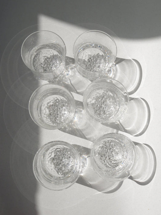 Set di 6 bicchieri in vetro con fondo bolle – visti al completo dall'alto