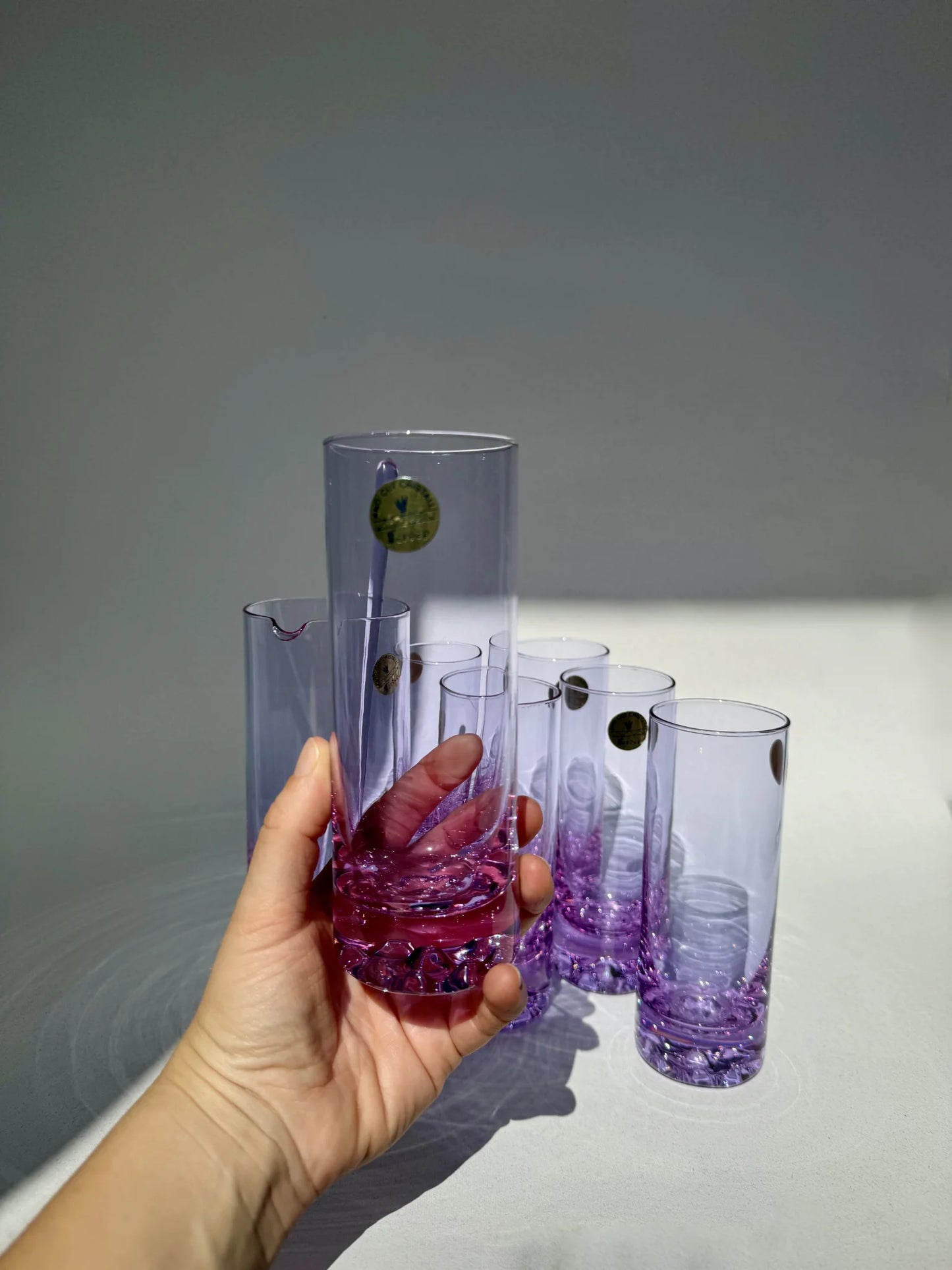 Set bicchieri cocktail Alessandrite – in mano, mostra le proporzioni reali