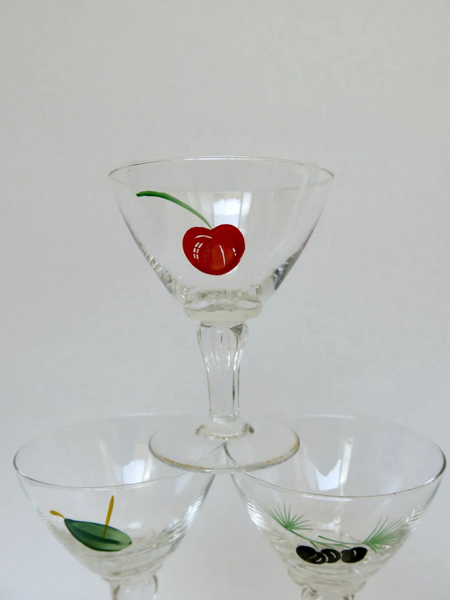 Bicchiere da liquore Tutti Frutti – dettaglio decoro ciliegia dipinta a mano