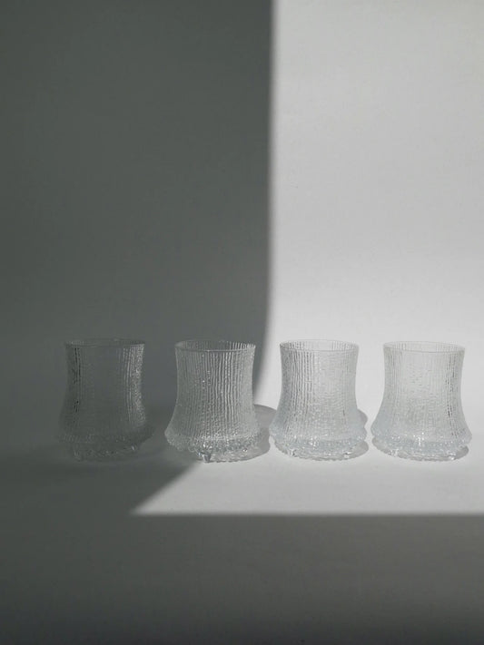 Set di 4 bicchieri acqua modello Ultima Thule di Iittala – visti in fila frontalmente