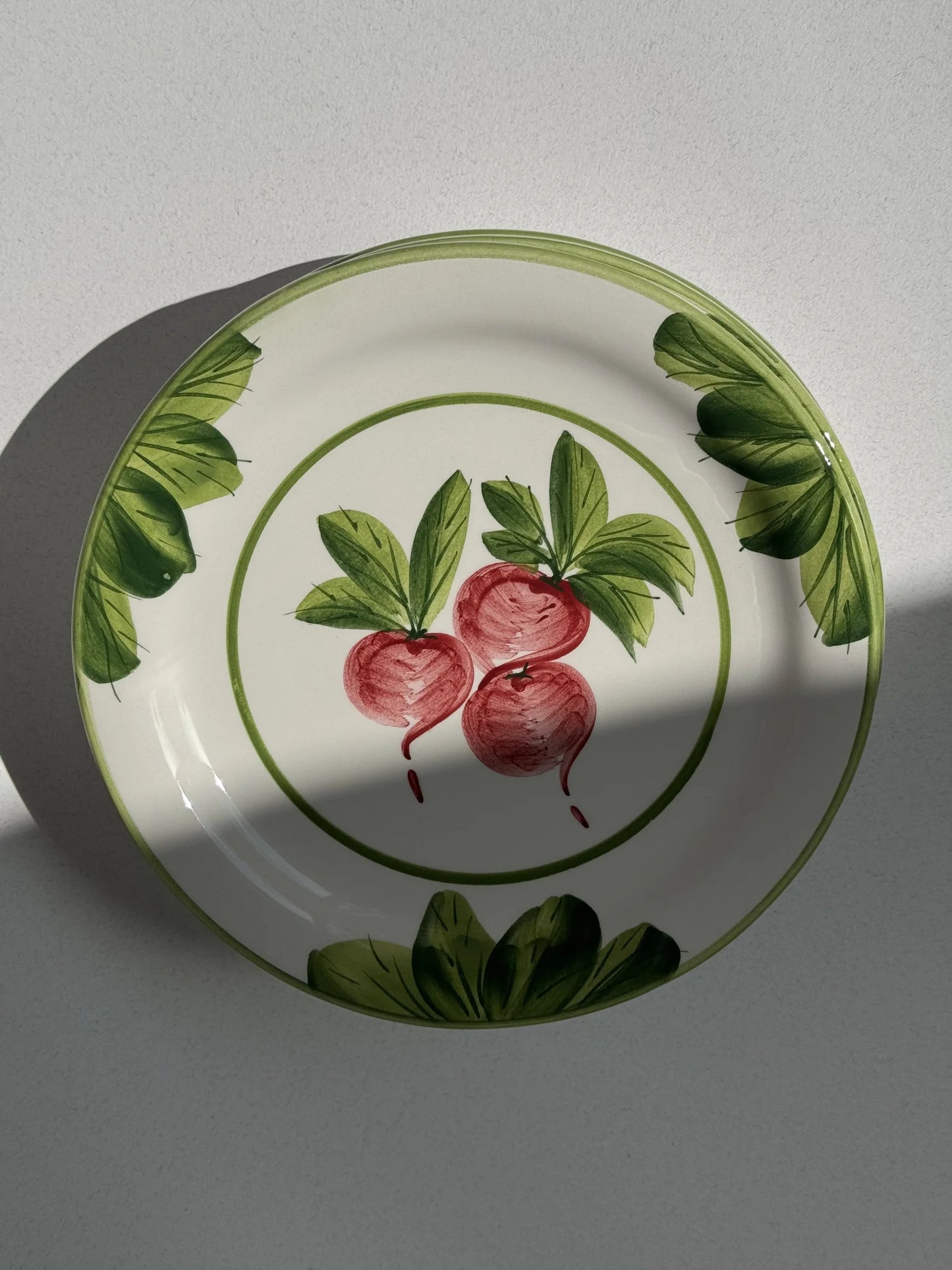 Piatto Vietri decoro verdure – dettaglio decoro ravanelli