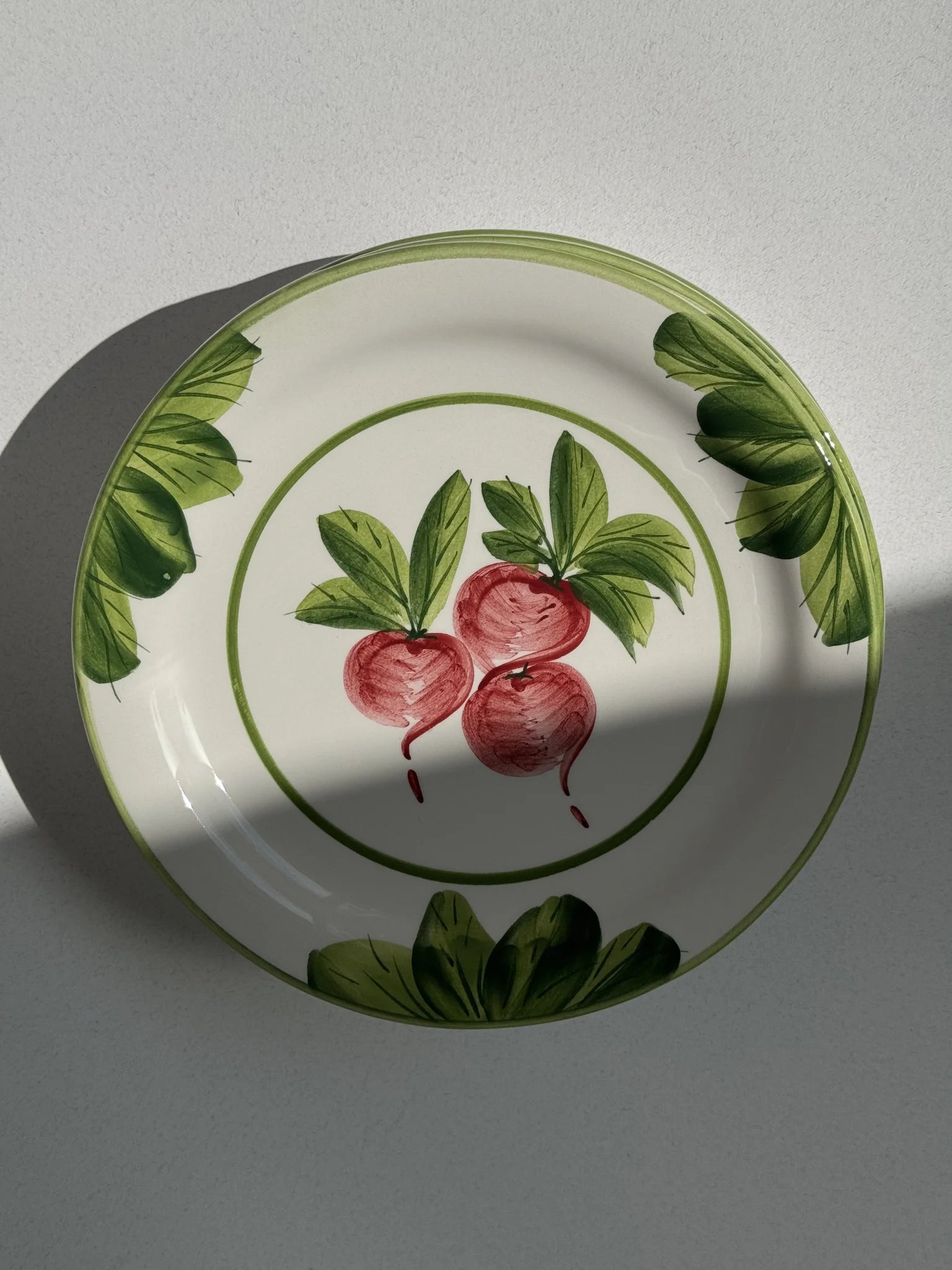 Piatto Vietri decoro verdure – dettaglio decoro ravanelli