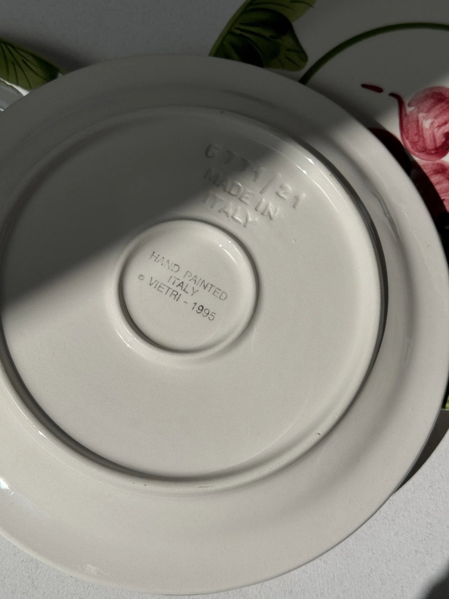 Piatto Vietri decoro verdure – retro con marchio Hand Painted Italy 1995