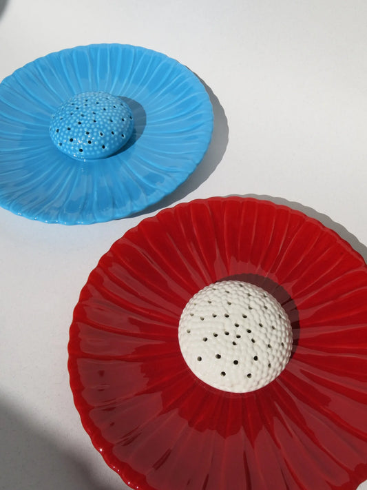 Piatti margherita Este Ceramiche – vista laterale, profilo dei petali