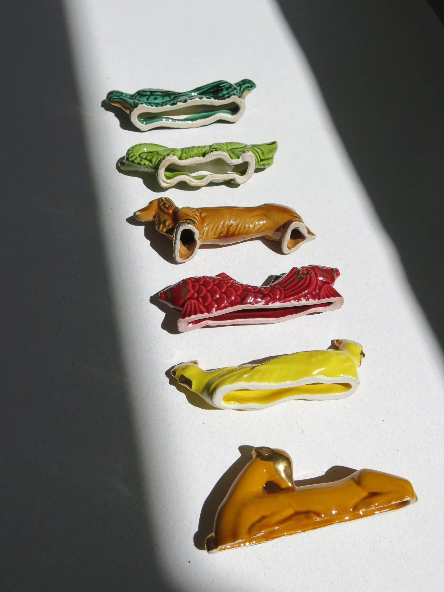 Set di reggi posate in ceramica a forma di animali – retro della sagoma dell'animale
