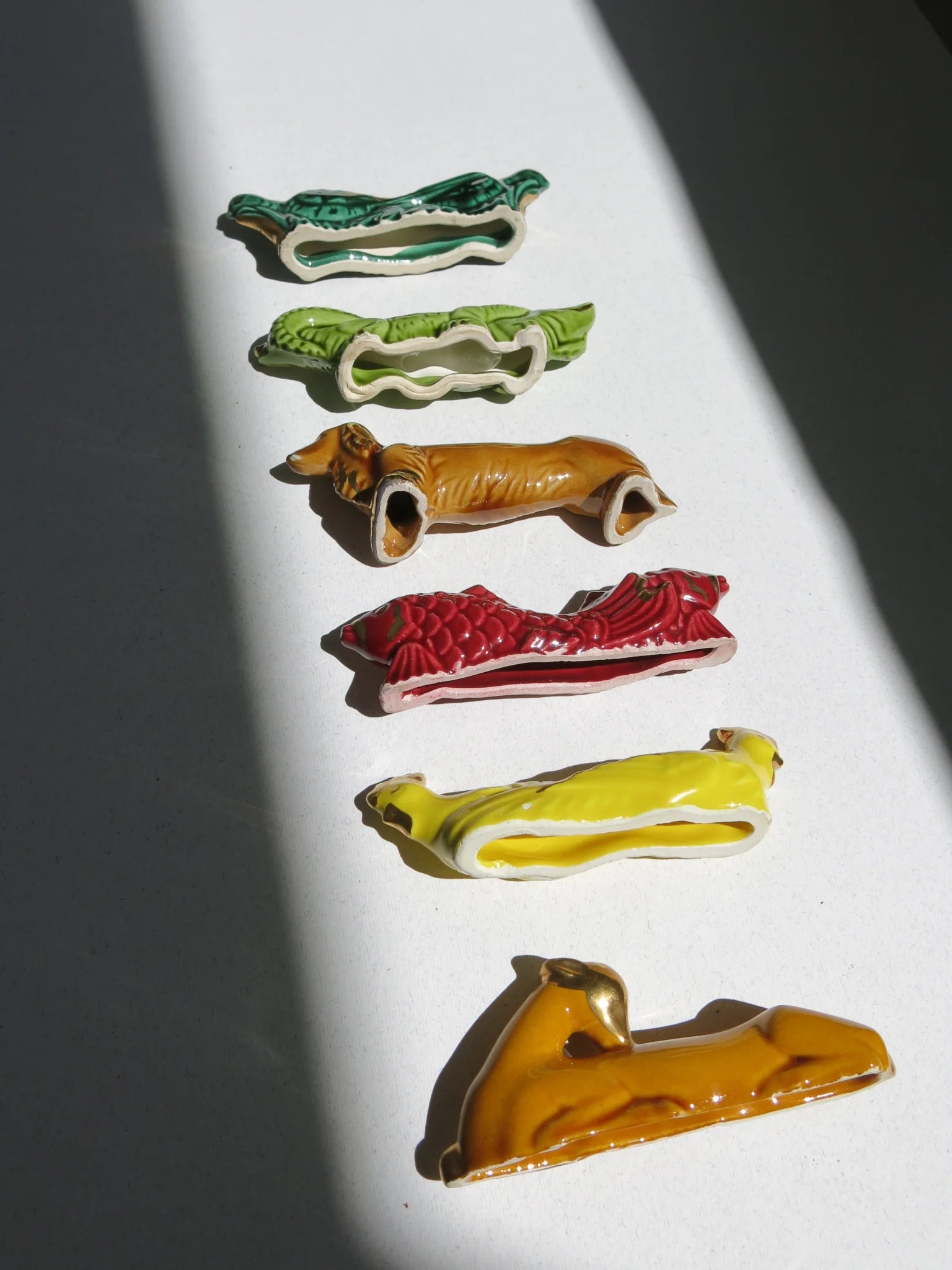 Set di reggi posate in ceramica a forma di animali – retro della sagoma dell'animale