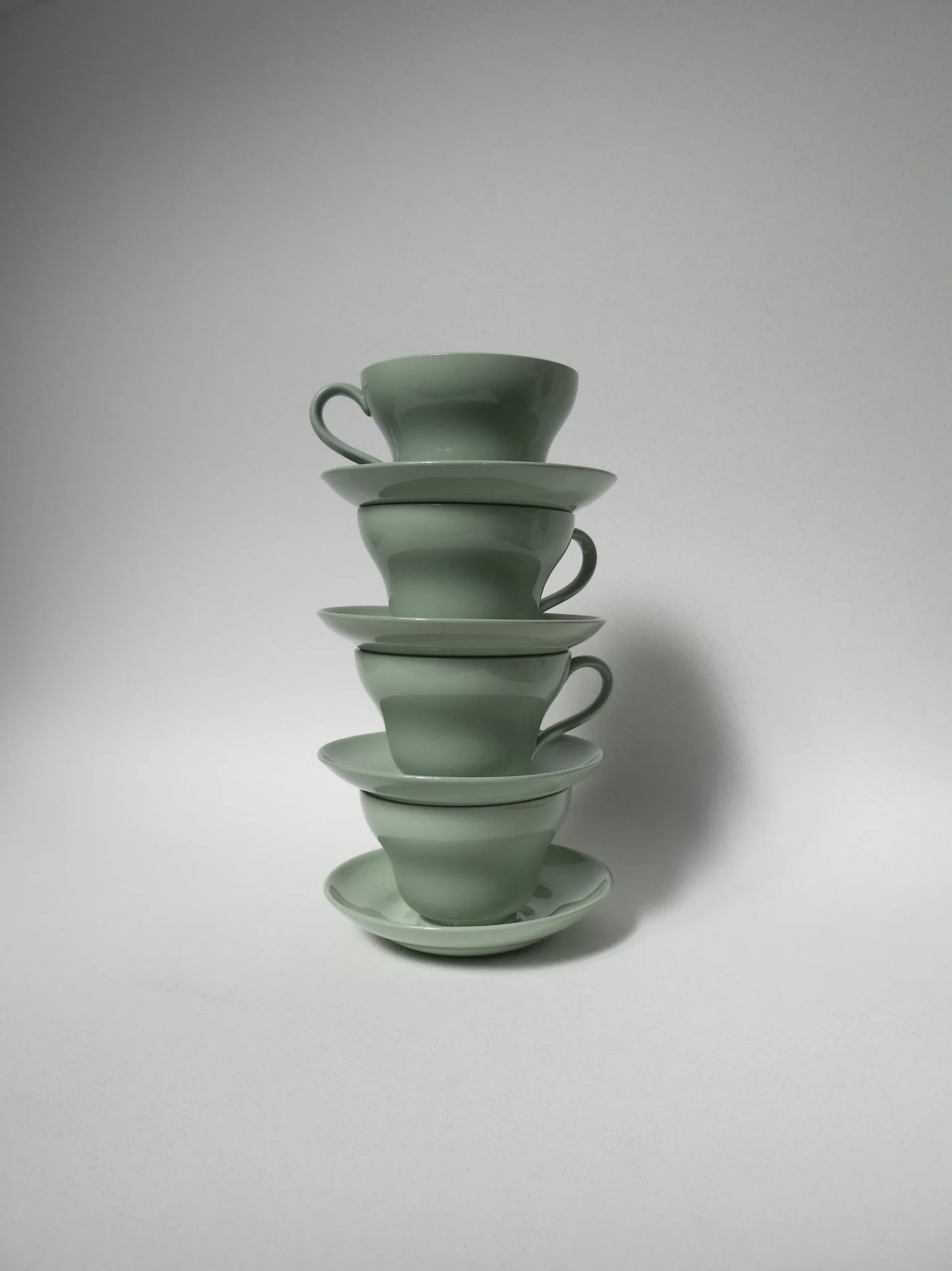 Set 4 tazze da tè Wedgwood Celadon – impilate in colonna, ceramica verde salvia