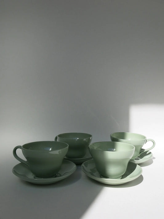 Set 4 tazze da tè Wedgwood Celadon – vista frontale, ceramica verde salvia con piattini