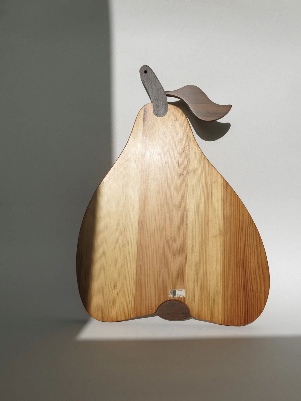 Vassoio in legno a forma di pera Artek Made in Italy – sagoma vista per intero nella parte posteriore